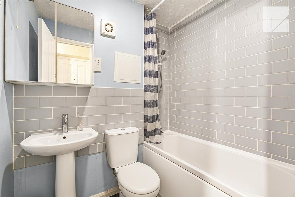 Beaufort Close, Chingford, London - View 4