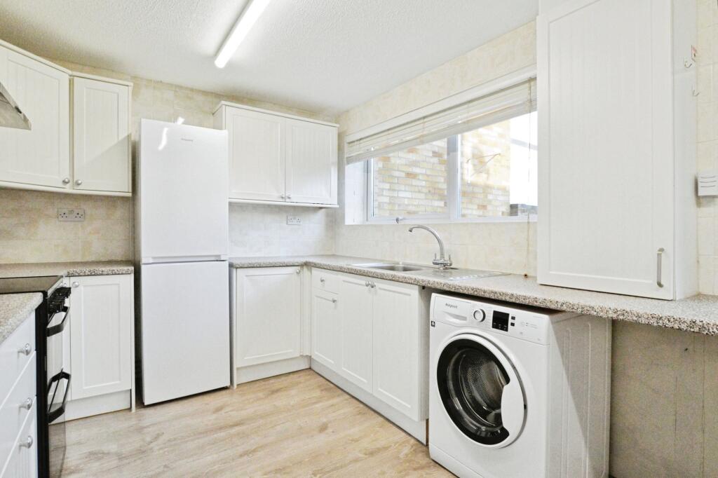 Additional image 3 of Pinewood Close, St Albans, AL4