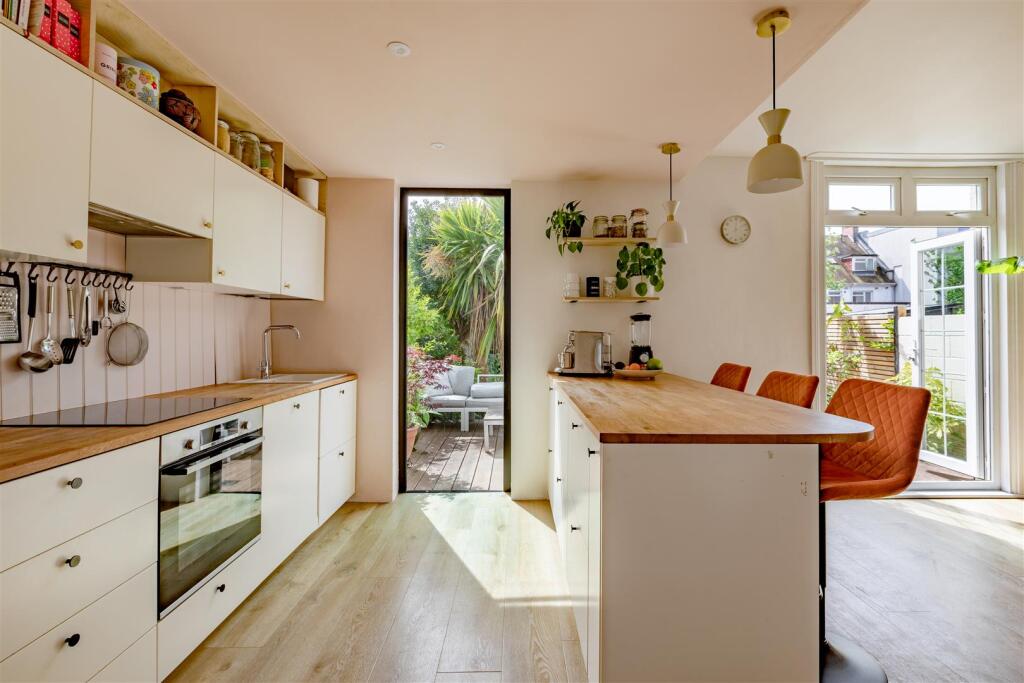 House in Hove, Brighton and Hove - View 4