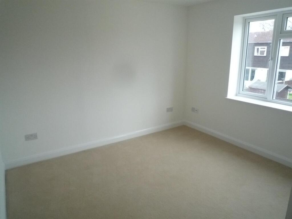 Apartment in Ilford - More