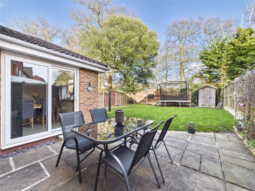 Kestrel Crescent, Droitwich Spa, Worcestershire, WR9 photo 2