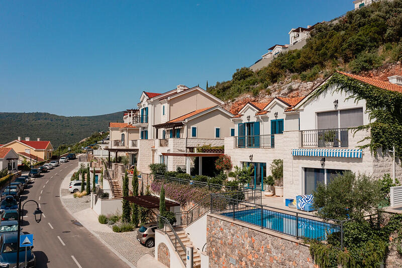 Main image of property: Lustica
