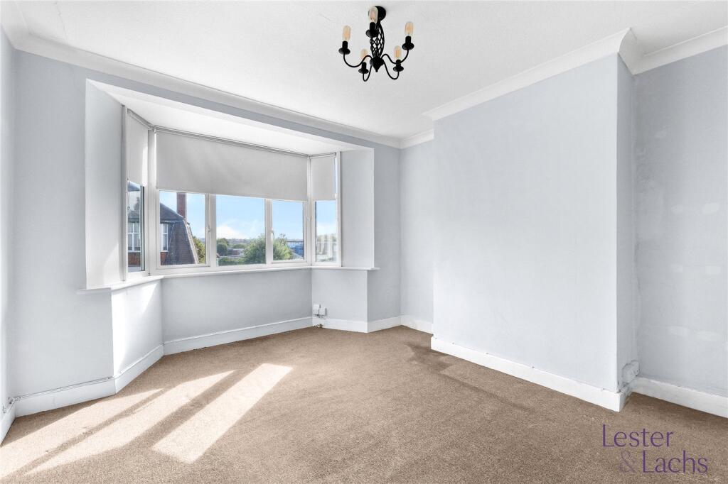 Churchfields, South Woodford, London, E18 photo 2