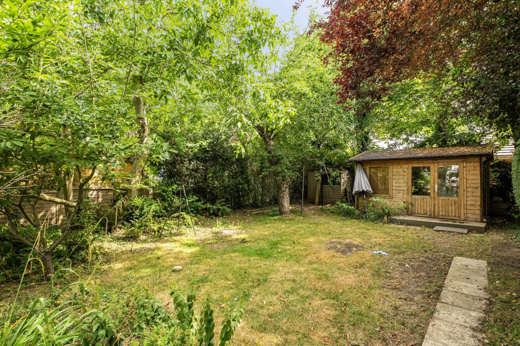 Buxton Lane, Caterham, CR3 photo 4