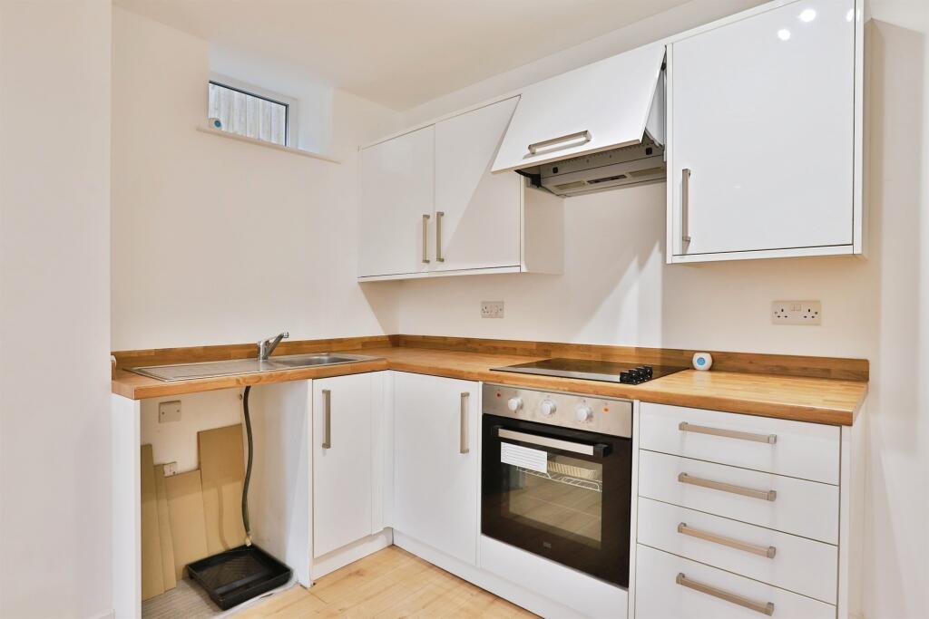 Apartment in Bournemouth, Lansdowne - View 5