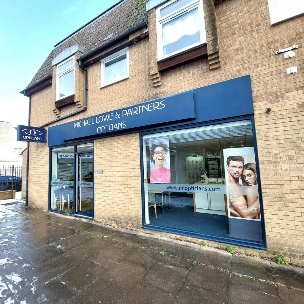 Main image of property: 5 Streatfield House, Alvescot Road, Carterton, Oxfordshire OX18 3XZ