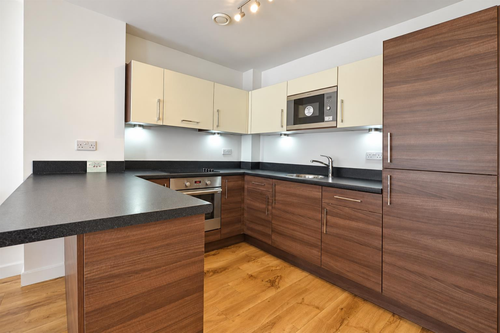 Apartment in Southall - View 4