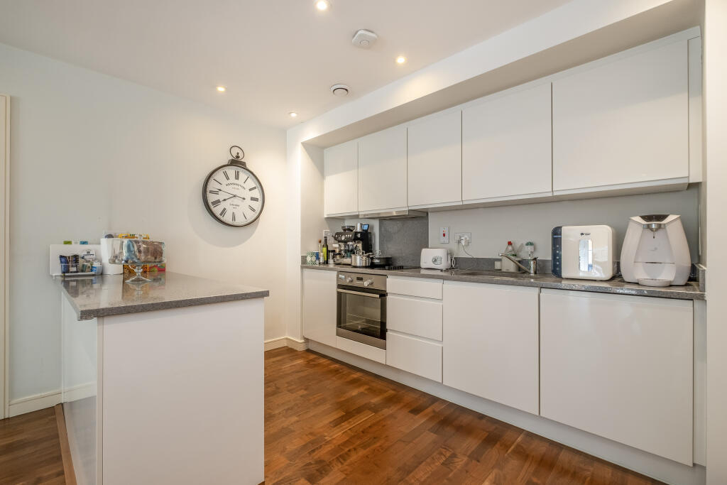 Apartment in London - View 5