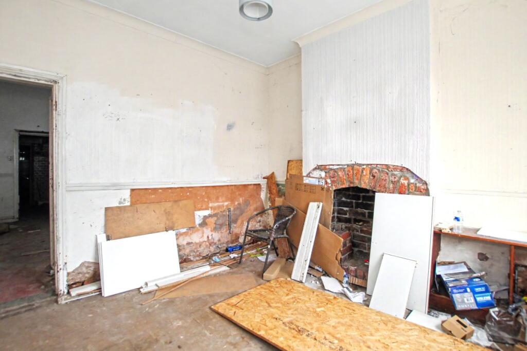 House in Stoke-on-Trent, Smallthorne - View 3