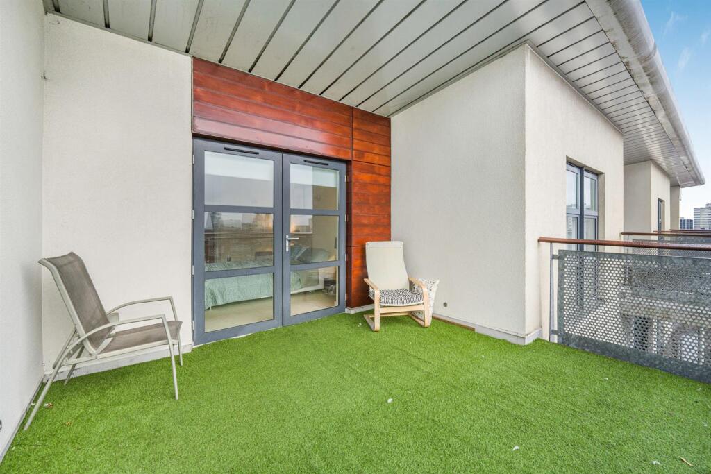 Apartment in Cardiff - View 3
