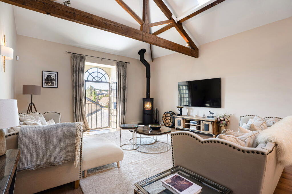 House in Gloucester - View 5