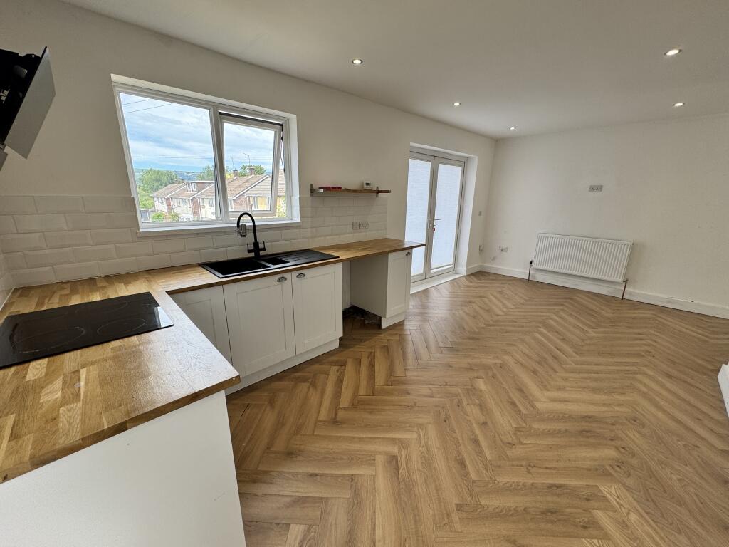 House in Newport - View 4
