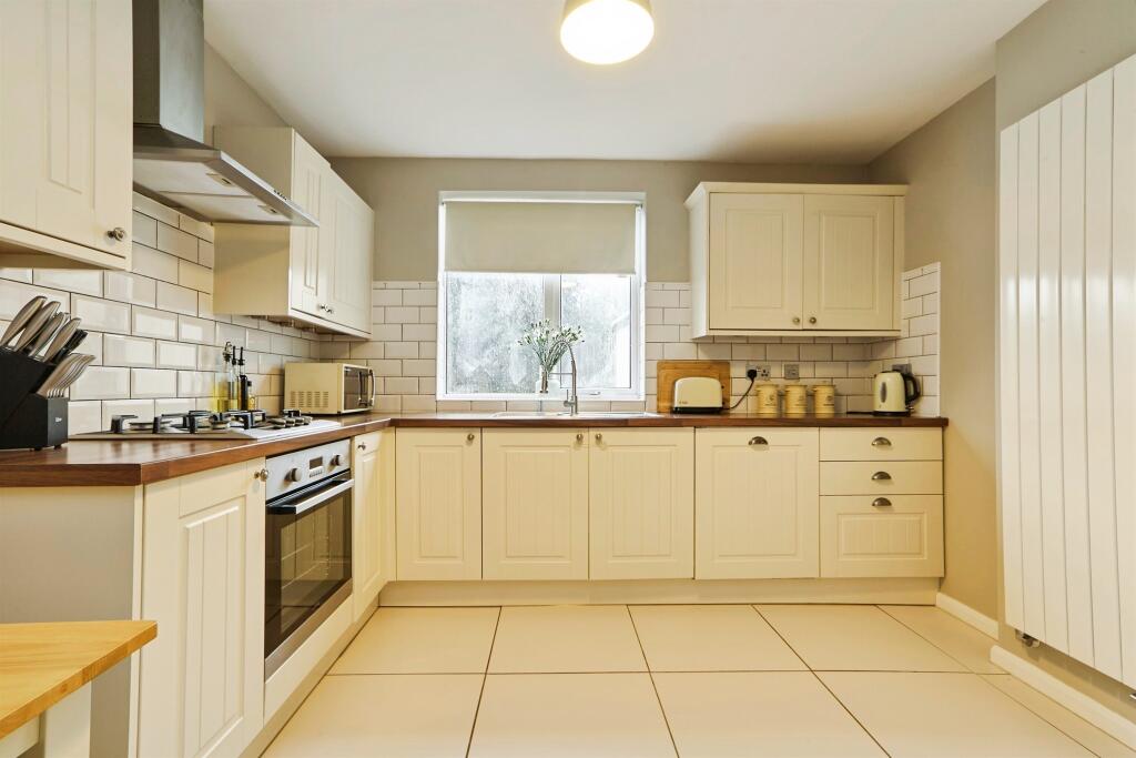 Raynel Drive, LEEDS photo 3