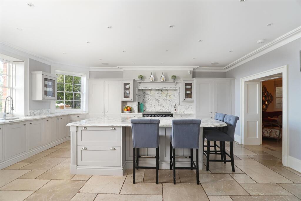Woodlands Road, Portishead. - More