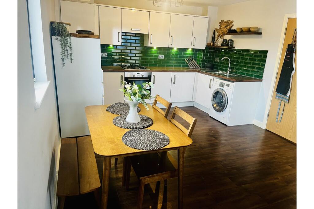 1 Cairns Avenue, London, SW16 photo 2