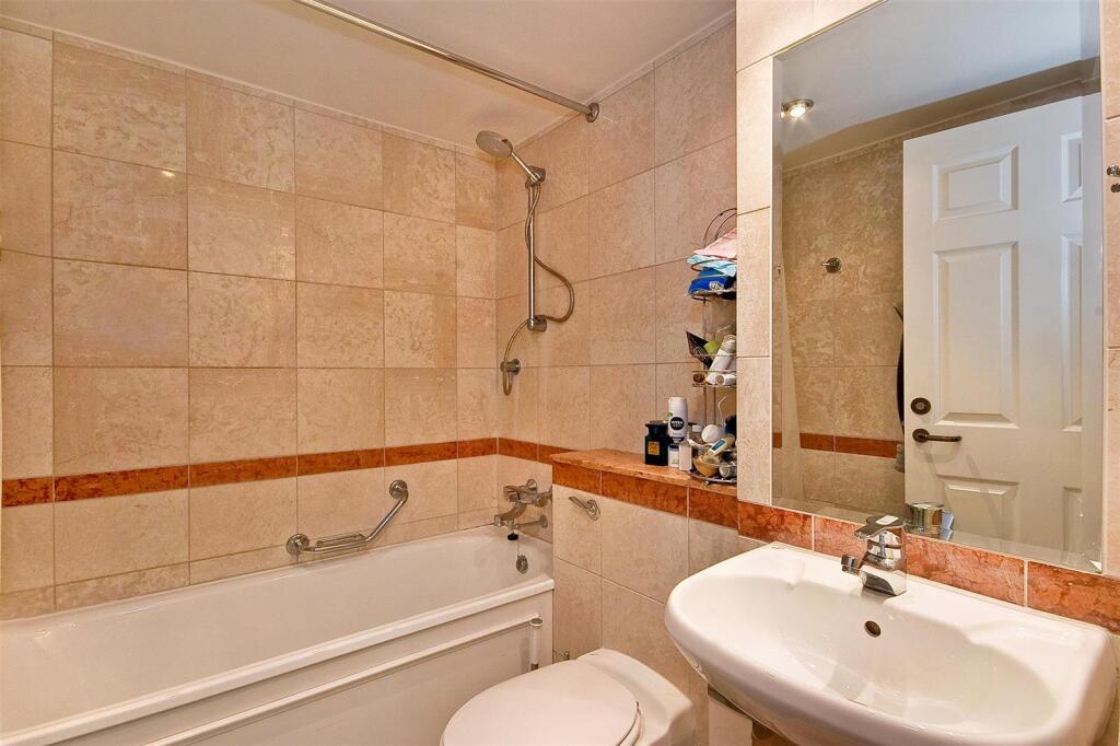 Apartment in London - View 6