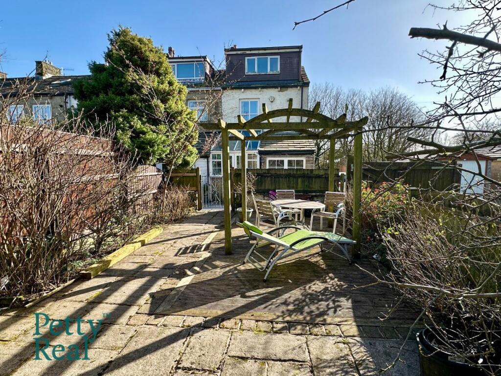 House in Pendle, Colne - More