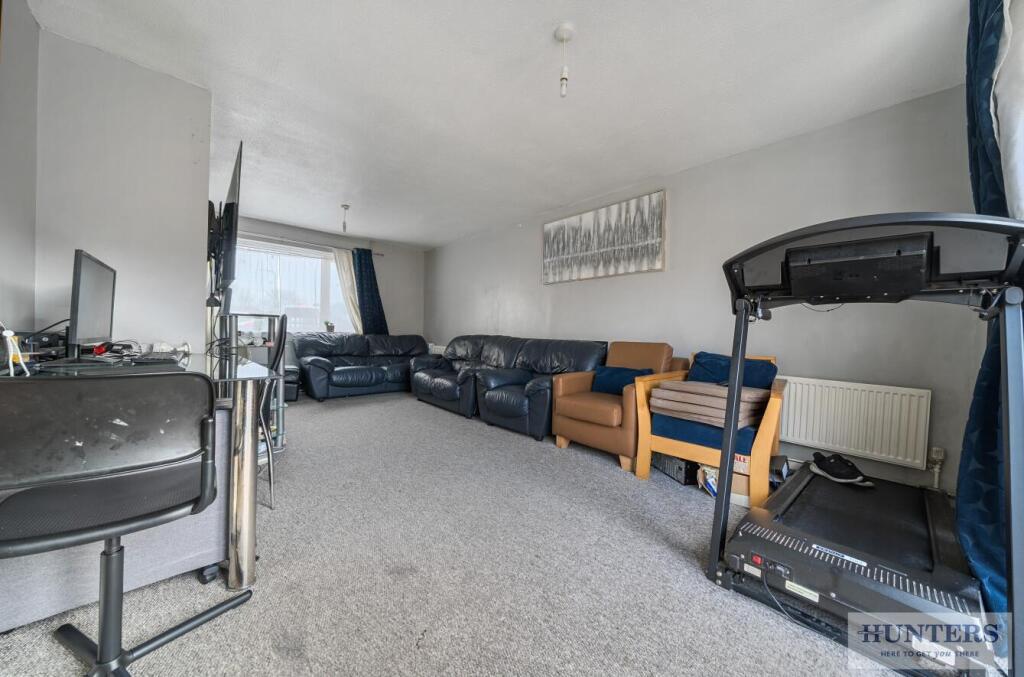 Lincoln Close, Erith - More