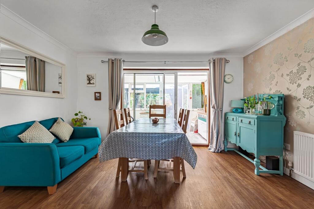 House in Twickenham - More