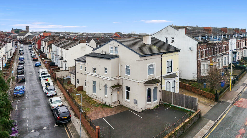 Main image of property: Flat 6, 2 York Villas, liverpool, Merseyside, L4 0SL