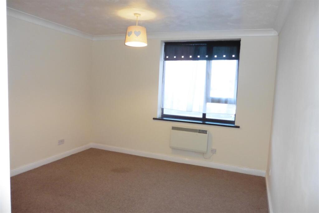 Apartment in Northampton - View 5