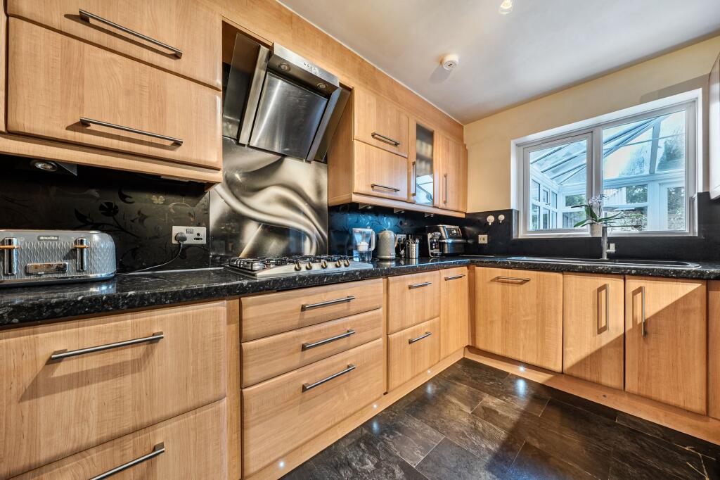 House in Tandridge, Caterham-on-the-Hill - More