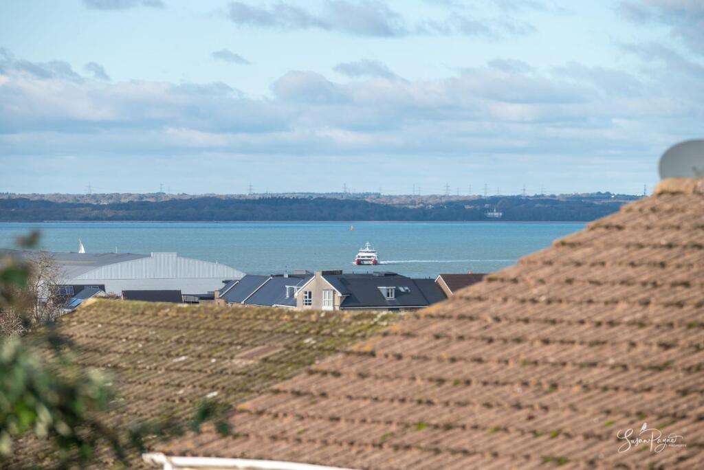Sylvan Avenue, East Cowes photo 2