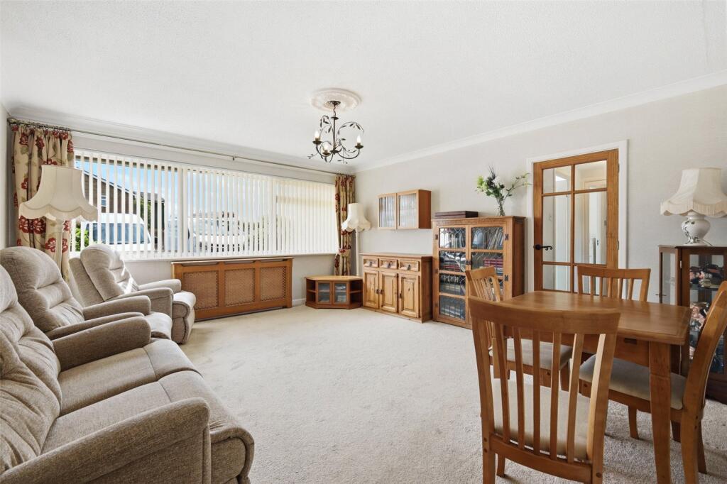 Apartment in Southend-on-Sea - View 5