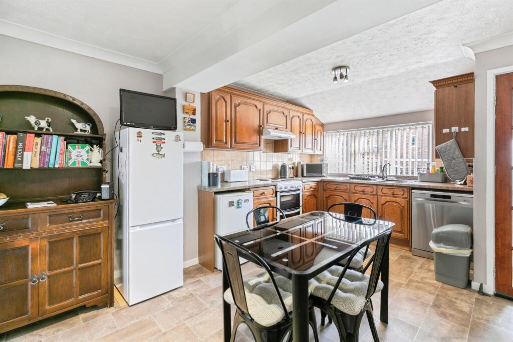 6, Rockwood Crescent, Calder Grove, WAKEFIELD photo 4