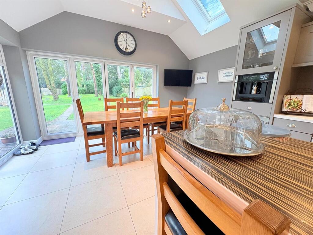 House in Merley, Hillbourne, Broadstone - More