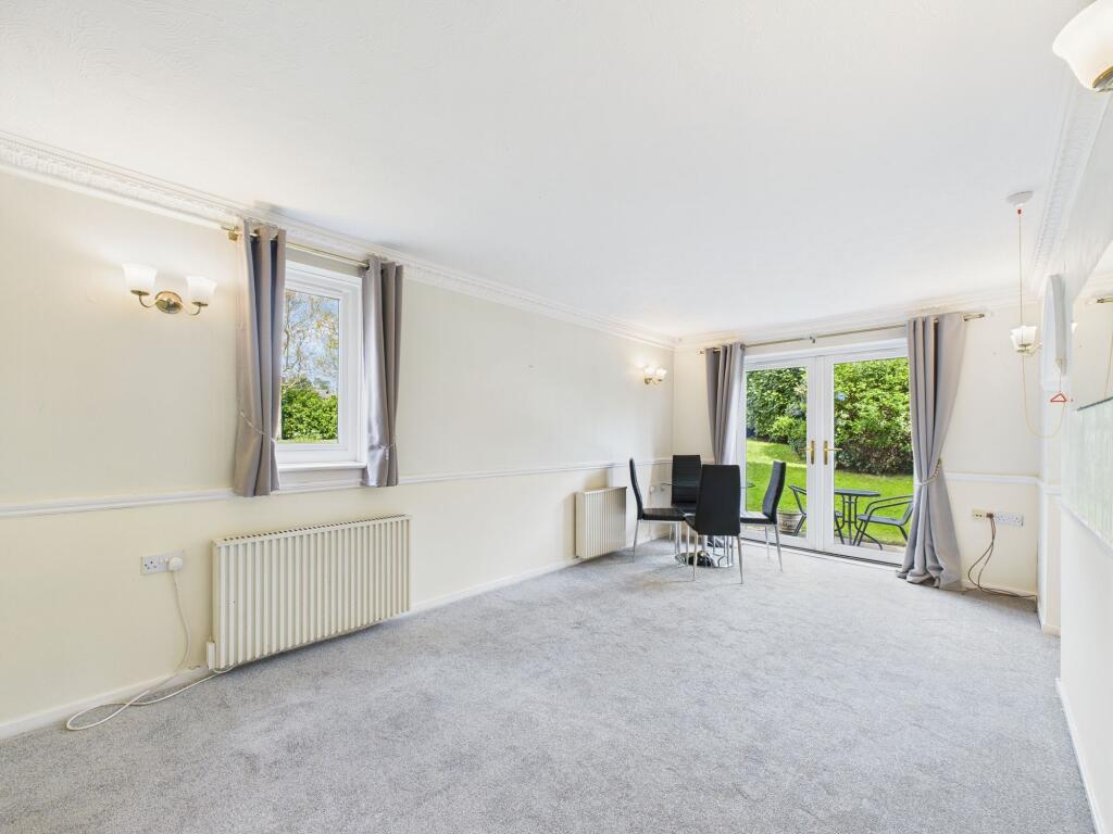 Neal Close, Northwood, HA6 photo 2