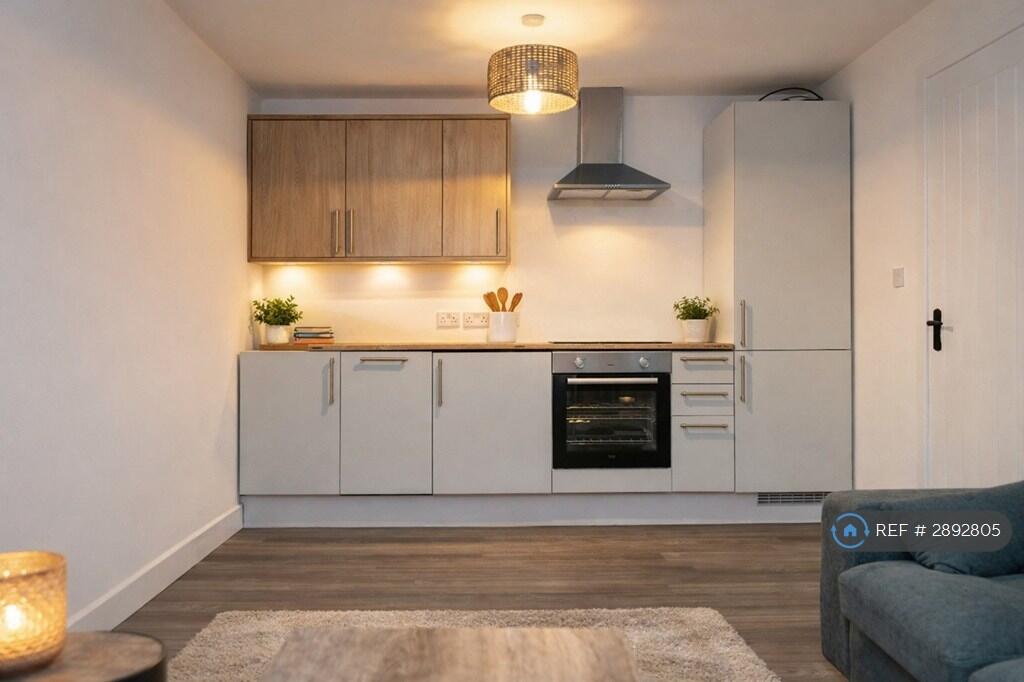 Apartment in Newcastle upon Tyne - View 4