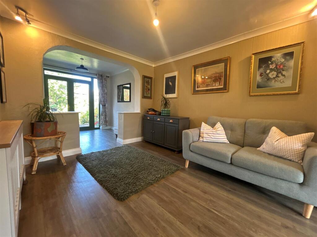 House in Stockport, Eden Park, Heald Green - View 4