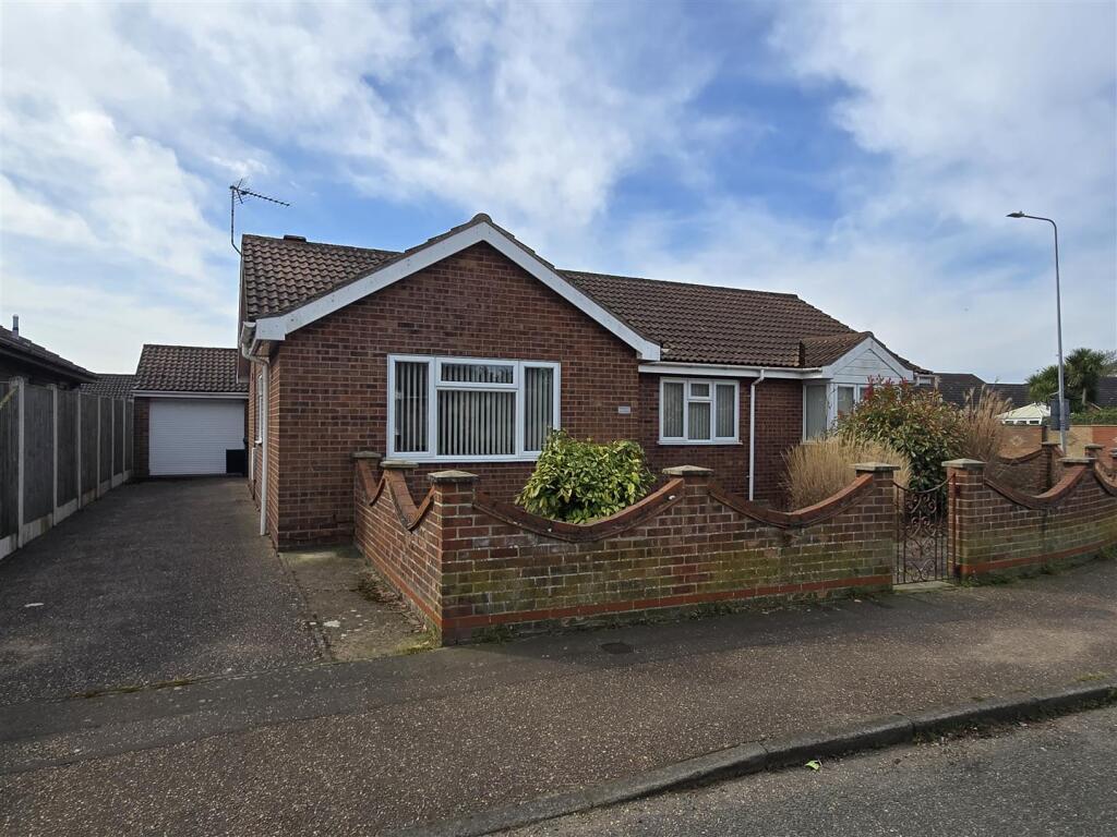3-bed bungalow on Shearwater Drive, Bradwell, £360,000