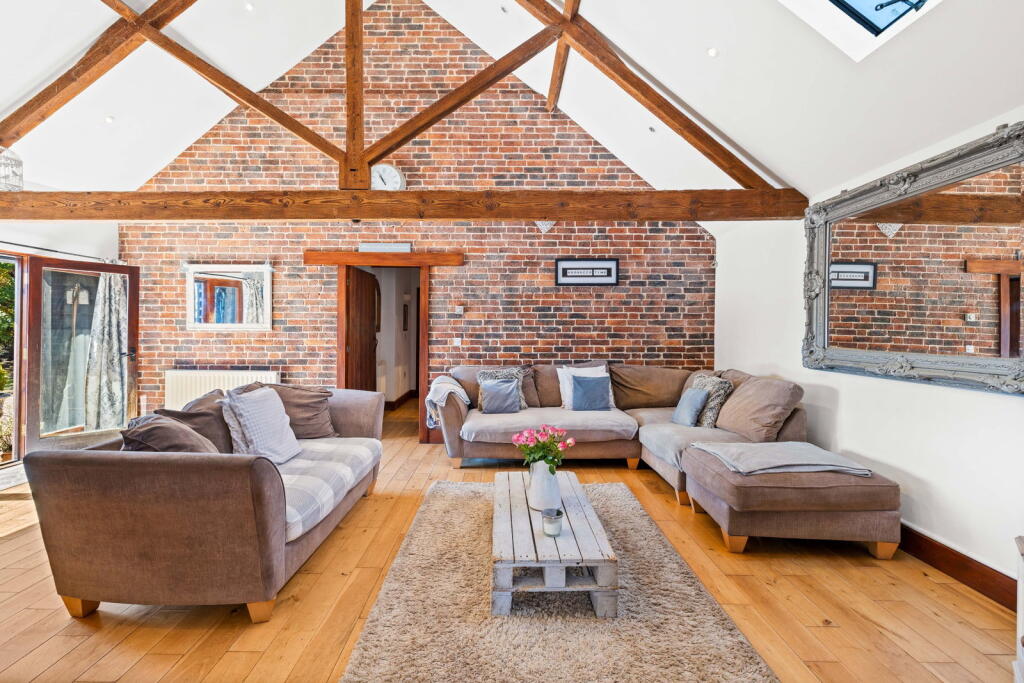 House in Wealden, Squires Farm Industrial Estate, Framfield - View 4