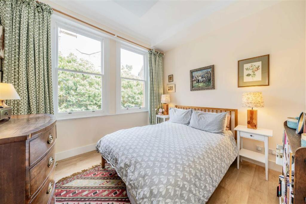 Apartment in London - View 3