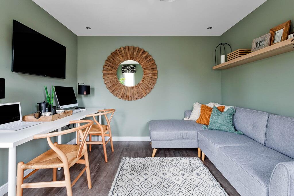 off Auchinleck Road, Roboyston, 
Glasgow, 
G33 1PN – další