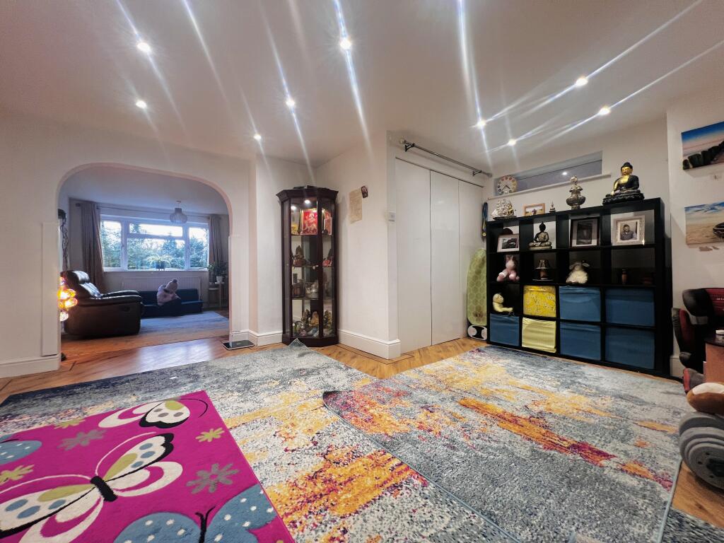 Leonard Close, Frimley, Camberley, Surrey photo 4
