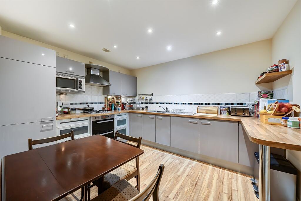 Apartment in Leeds, West Yorkshire - More