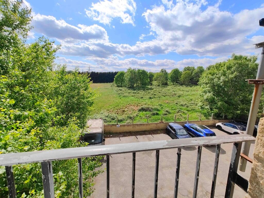 24 Broadoaks, 541 Halifax Road, Hipperholme, HX3 8DD photo 2