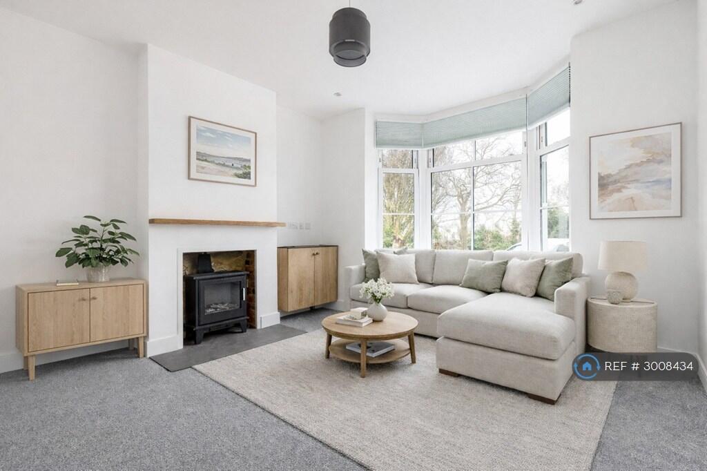 House in Spelthorne, Surrey - More