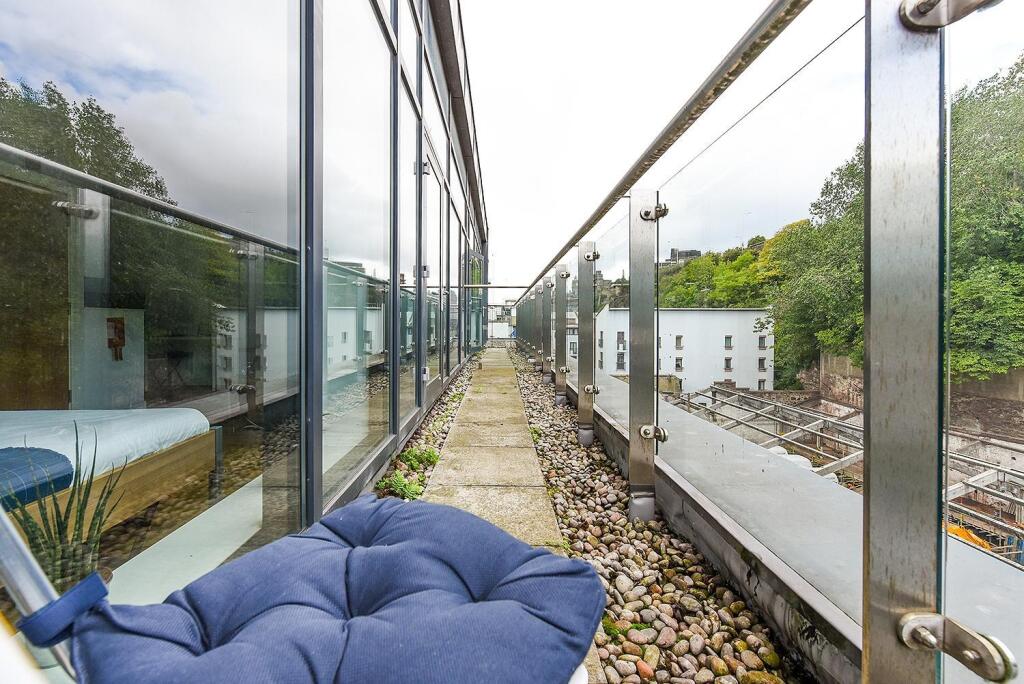 Apartment in Edinburgh - View 3
