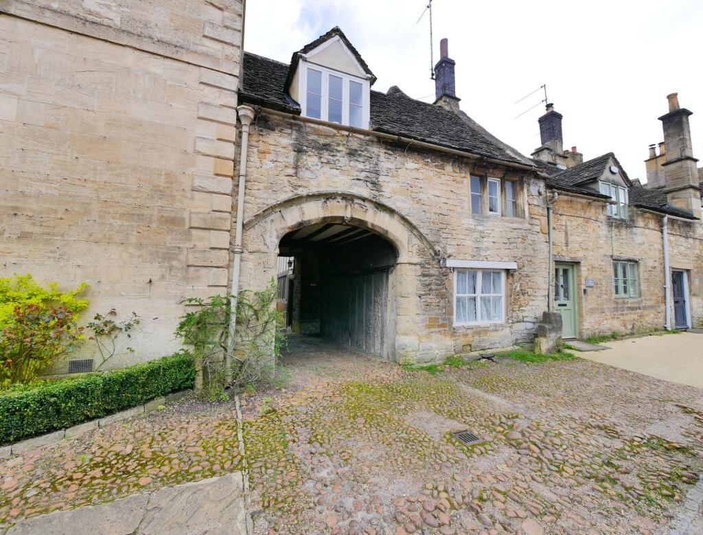 Main image of property: 11 Lower High Street, Burford, OX18