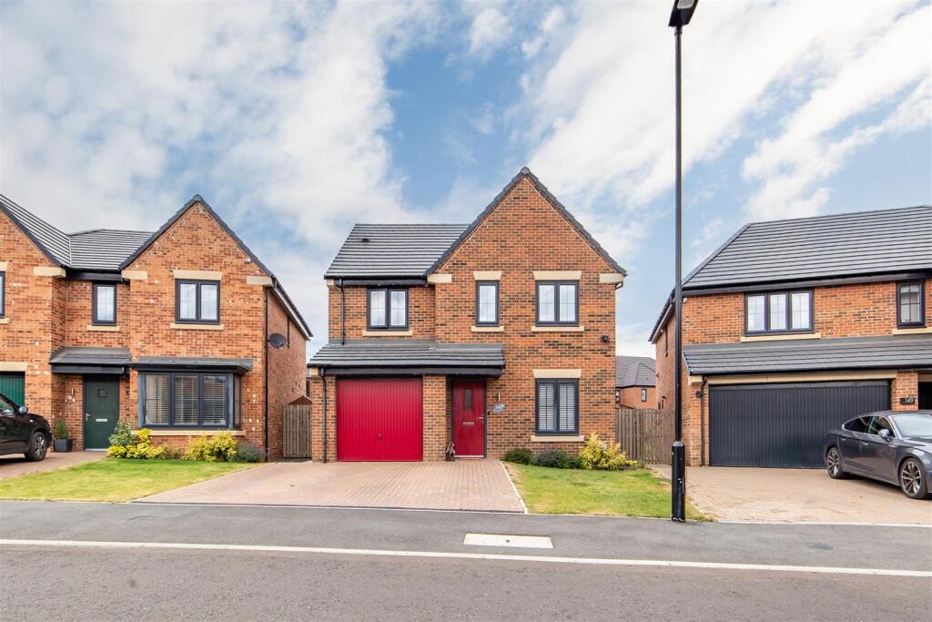 4-bed detached on Dataller Drive, Hazlerigg, Newcastle Upon Tyne, NE13, £360,000