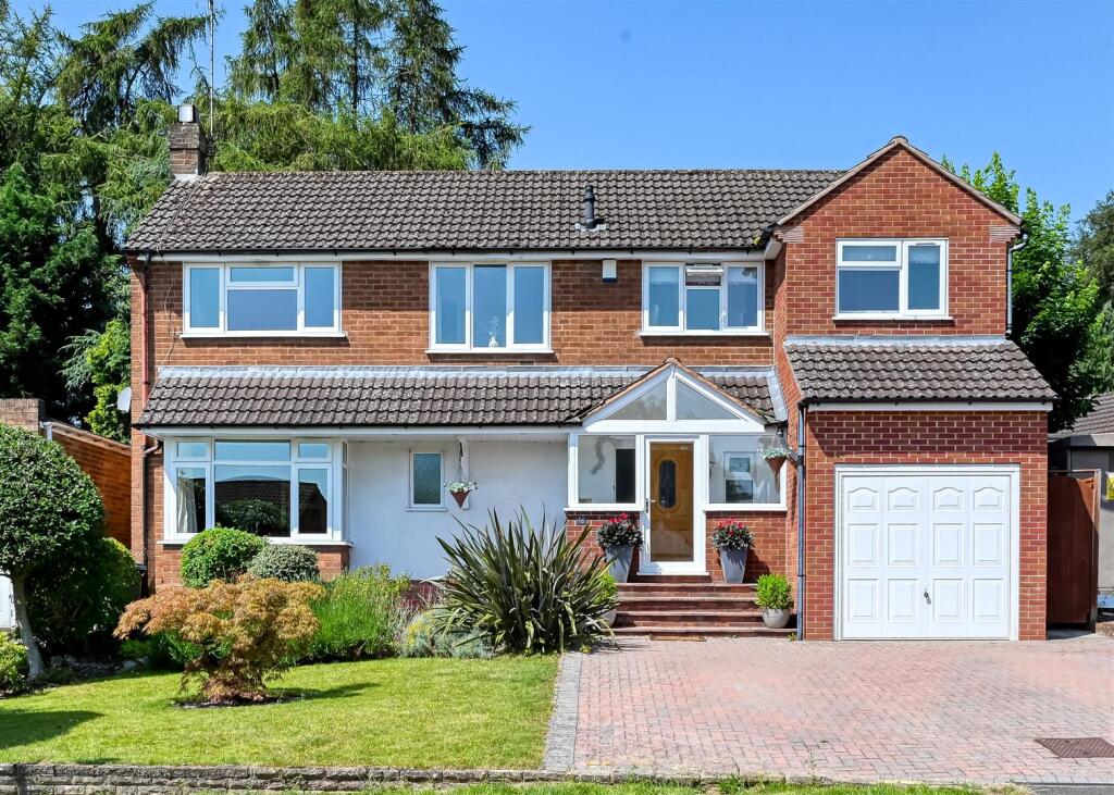 Main image of property: 16 Torvale Road, Wightwick, Wolverhampton, WV6 8NW