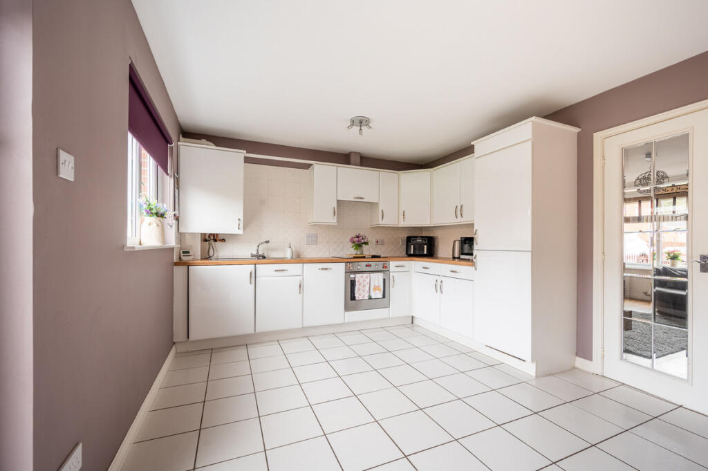 House in Kilmarnock, Knockinlaw, Altonhill - More