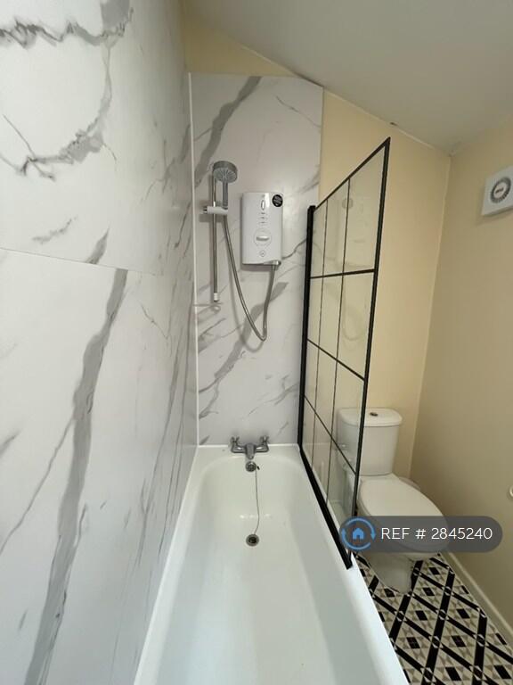 5 bedroom terraced house for rent