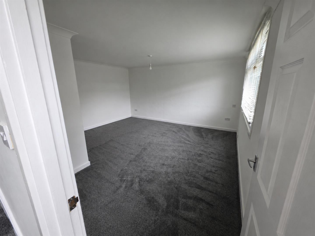 House in Hull - View 4
