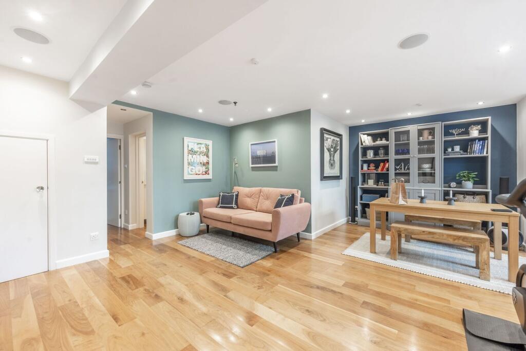Apartment in London, Royal Borough of Kensington and Chelsea - View 2