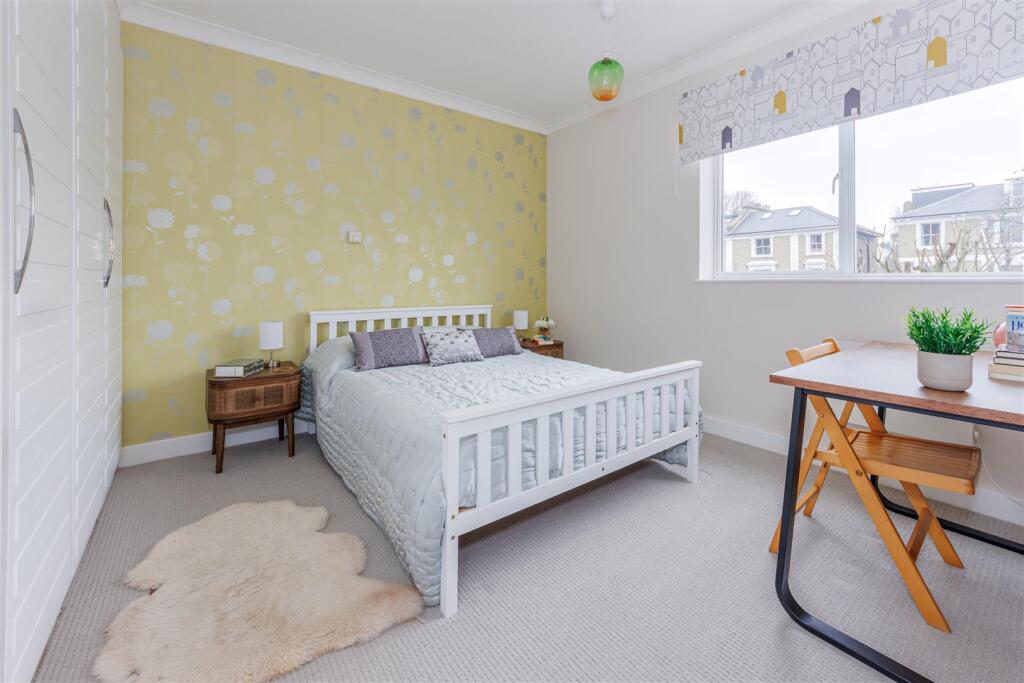 Haverstock Hill, Belsize Park photo 4